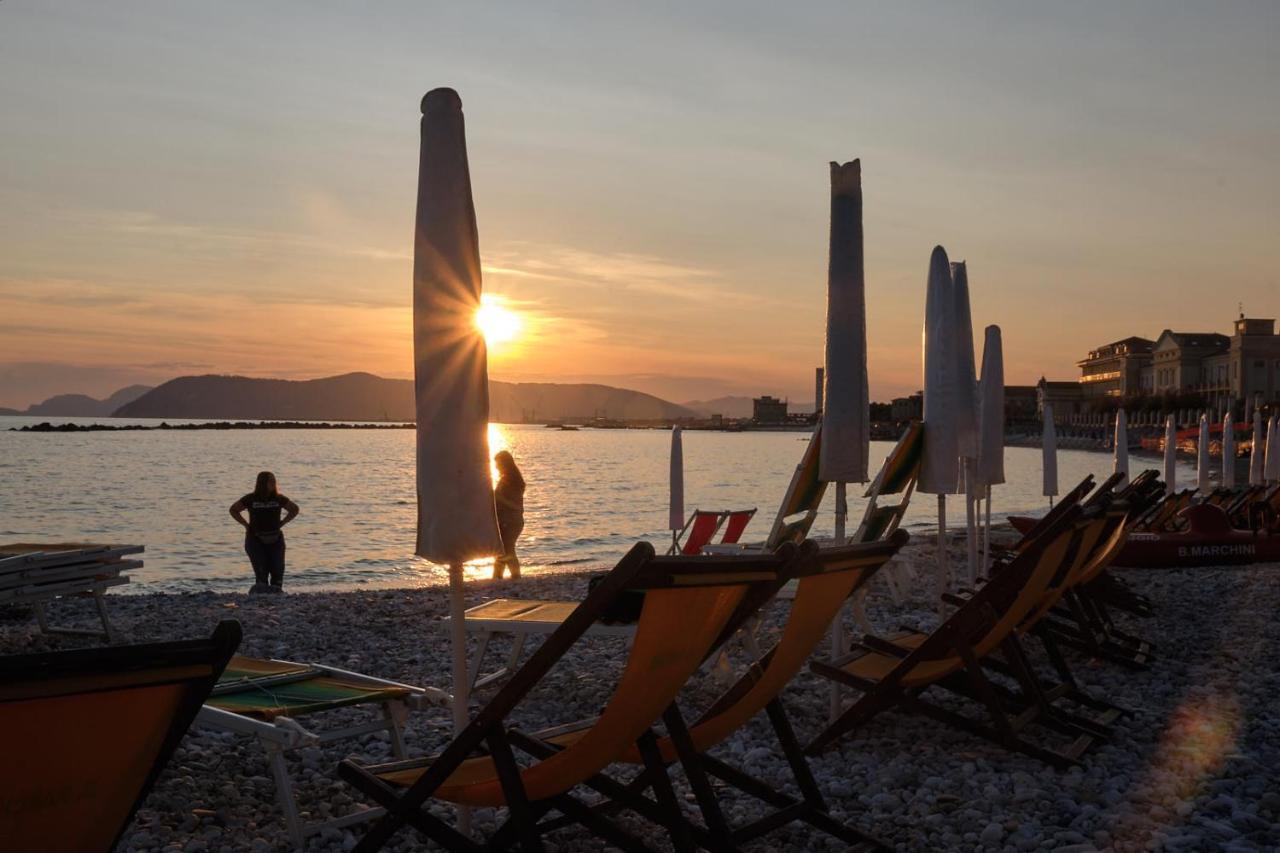 Claudia Nel Cuore Di Forte Dei Marmi Luaran gambar
